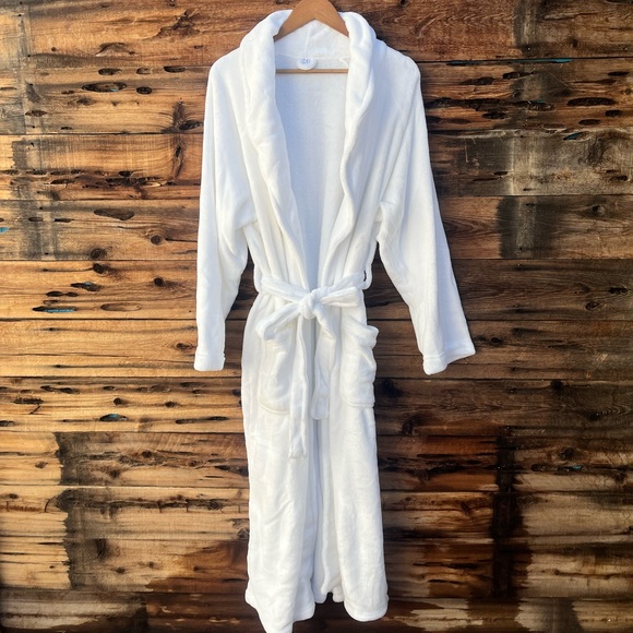 POTTERY BARN | NWT Plush Luxurious White Women's Bathrobe OS - Picture 1 of 4